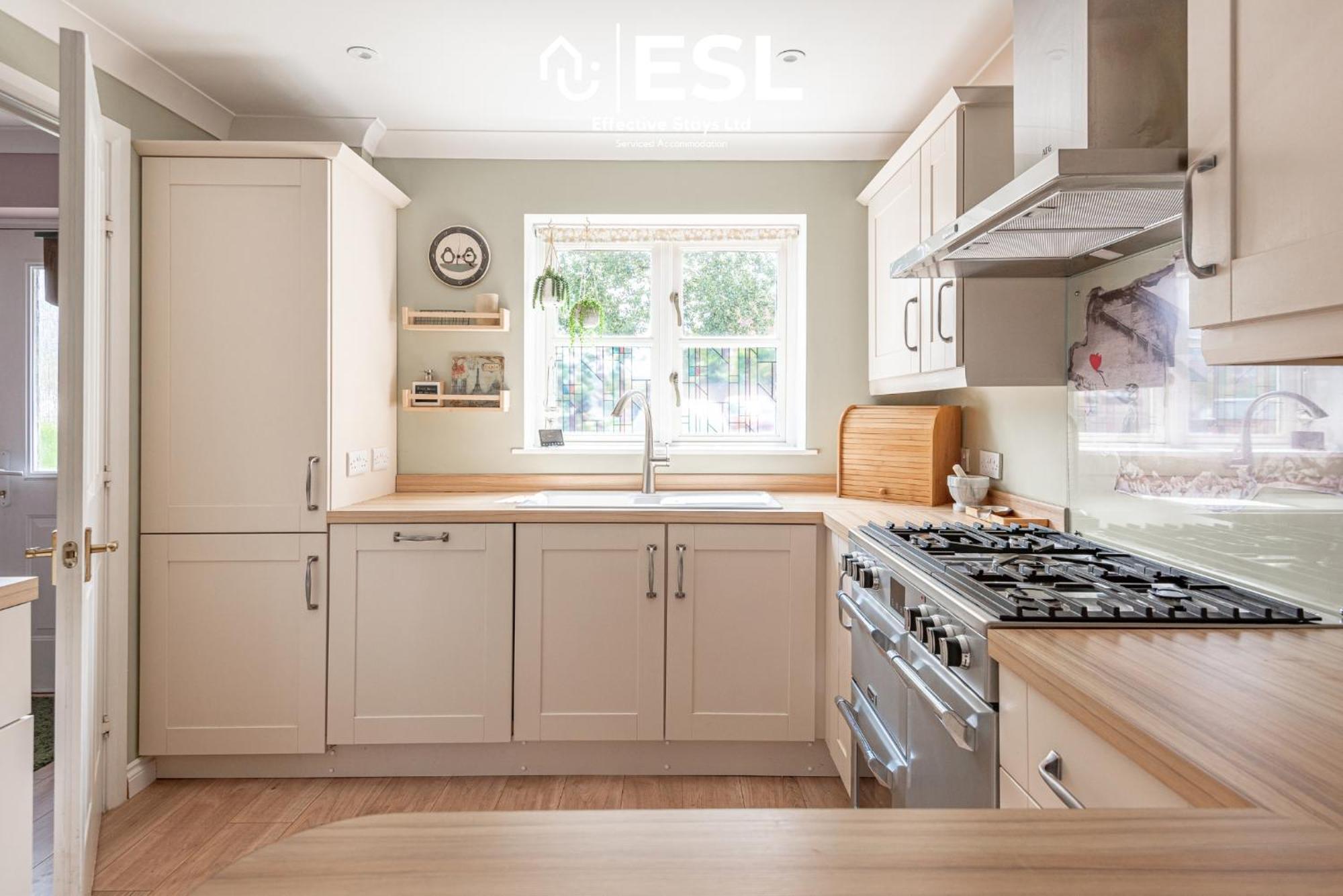 4 Bedroom Townhouse 10Mins Walk From Shrewsbury Town Centre With Parking Exterior foto